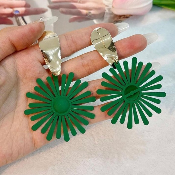 2/$30šµ Green Sunburst Flower Metal Earrings Jewelry Gift Boho Large Statement - Picture 7 of 10